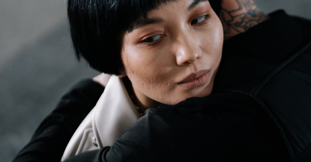 Comparing Gel vs. Cream Cleansers for Aftercare