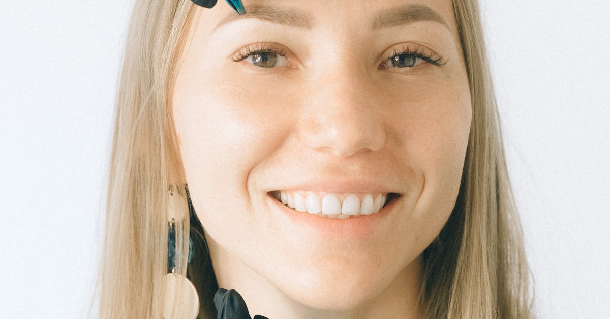 Understanding Synthetic vs. Natural Hair Applicator Brushes